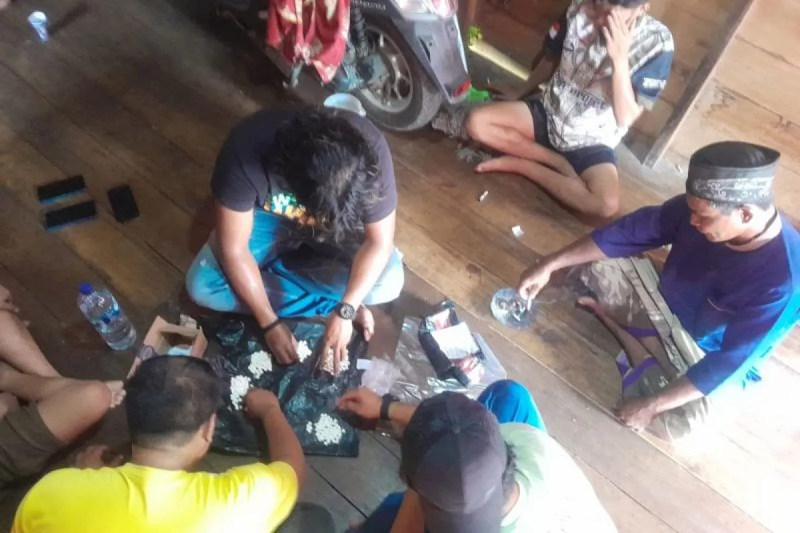 D:\2024\Oktober 2024\16 Oktober 2024\2\2\Beli Obat Terlarang, TU Ditangkap.jpg