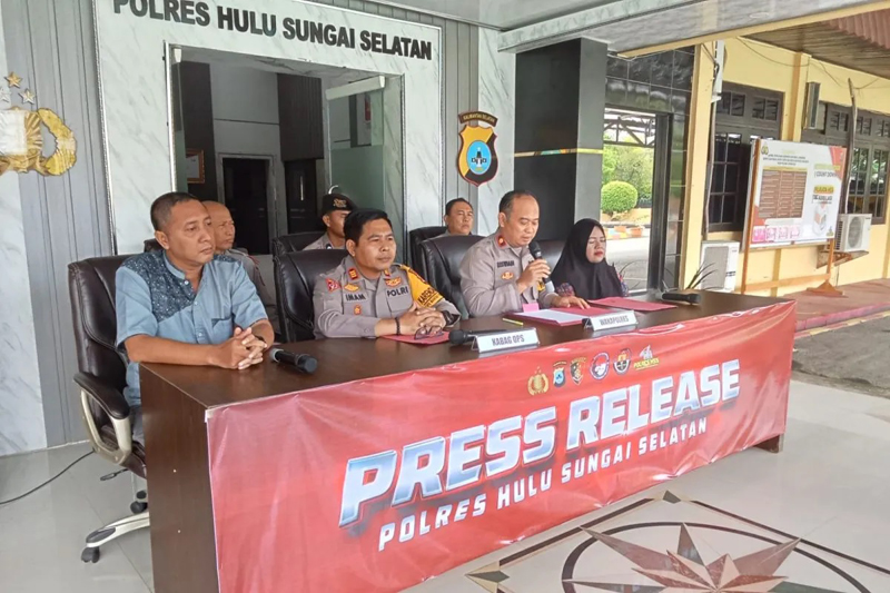 D:\2024\Desember 2024\16 Desember 2024\2\Selamatkan Remaja Lompat, Bripda Denny Diapresiasi.jpg