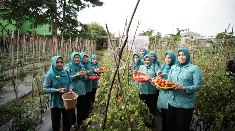 D:\2025\Januari 2025\13 Januari 2025\5\hal 5\Ketua TP PKK Kabupaten Banjar Hj Nurgita Tiyas kanan.jpg