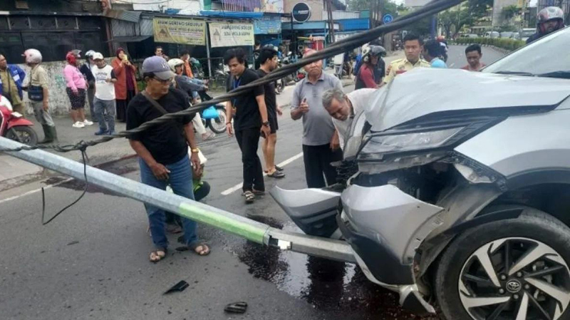 D:\2025\Januari 2025\15 Januari 2025\2\22\New Folder\Rush Tabrak Tiang PJU di Kayu Tangi.jpg