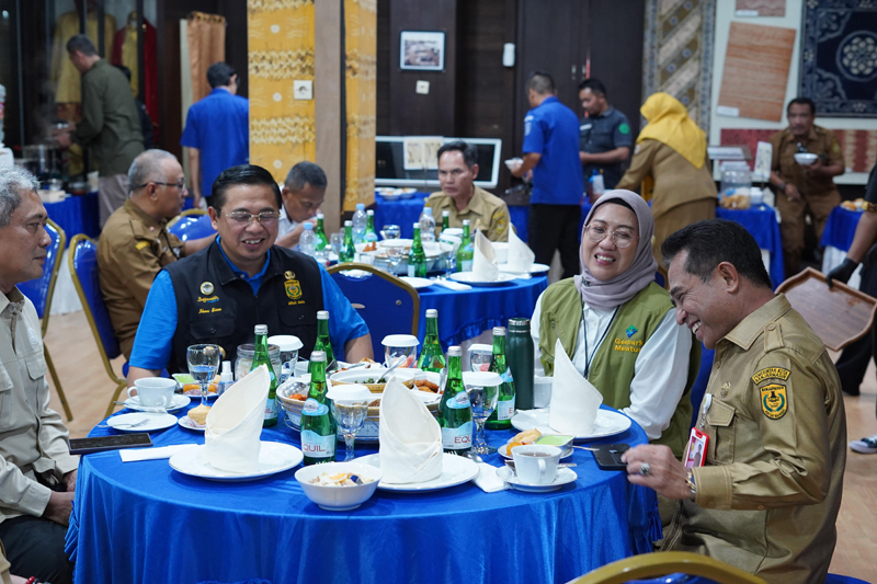 D:\2025\Januari 2025\2 Januari 2025\5\hal 5\Walikota Ibnu Sina, didampungi Wawali Arifin Noor dan KemenLH.jpg