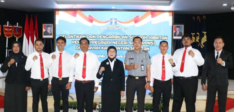 D:\2025\Januari 2025\22 Januari 2025\5\Kepala Kantor Wilayah Kemenkum Kalsel Nuryanti Widyastuti saat melantik.jpg