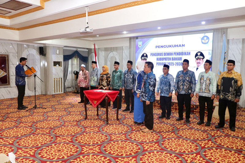 D:\2025\Januari 2025\24 Januari 2025\5\Bupati Banjar H Saidi Mansyur mengukuhkan Pengurus.jpg
