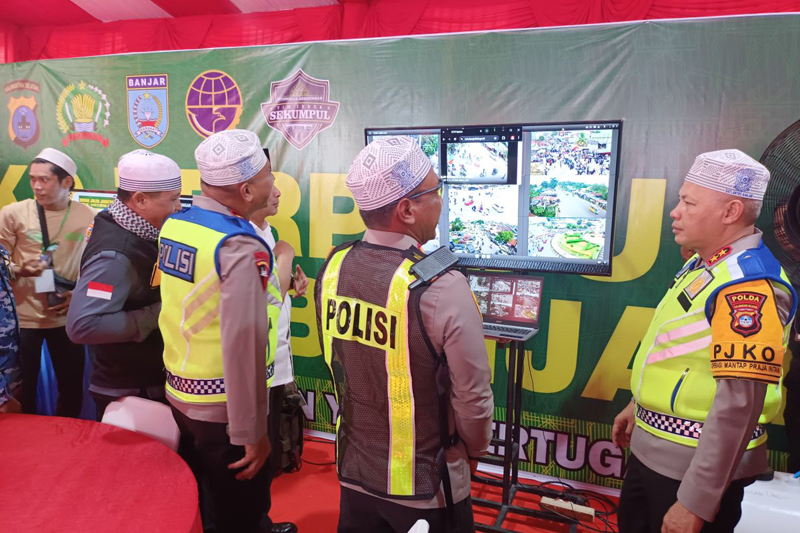 D:\2025\Januari 2025\7 Januari 2025\5\hal 5\Kapolda Kalsel Irjen Pol Rosyanto Yudha Hermawan (kanan) bersama Kapolres Banjar AKBP.jpg