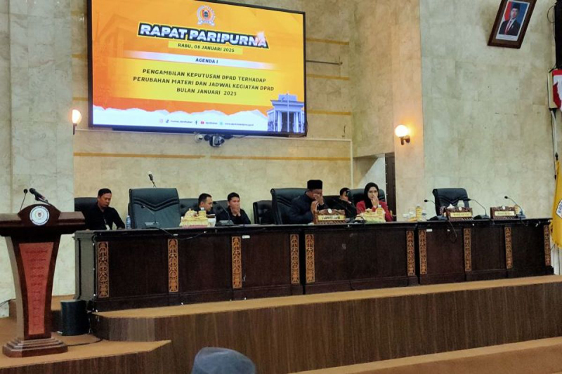 D:\2025\Januari 2025\9 Januari 2025\5\hal 5\Rapat paripurna internal DPRD Kalsel dipimpin Wakil Ketuanya H Kartoyo SM.jpg