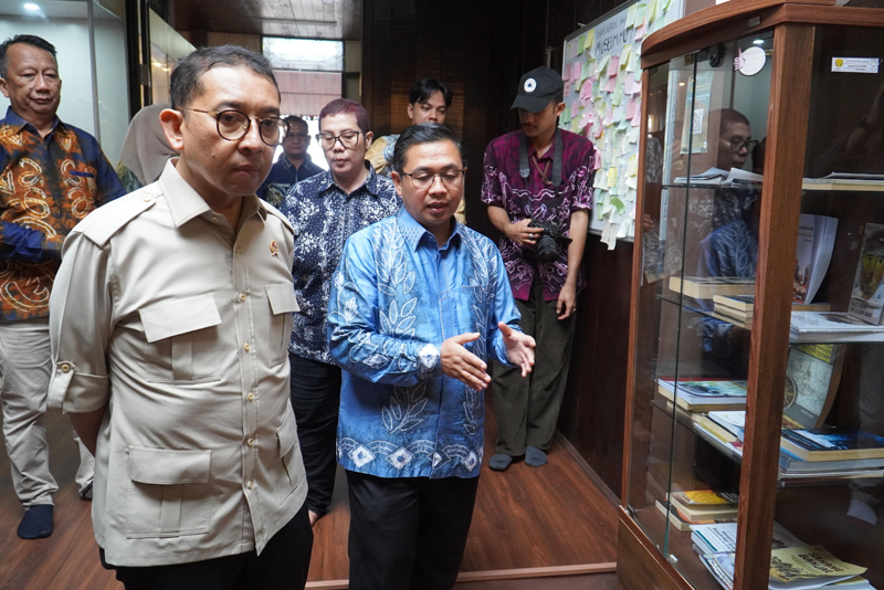 D:\2025\Februari 2025\11 Februari 2025\5\Hal 5\Walikota Ibnu Sina dan Menbud Fadli Zon.jpg