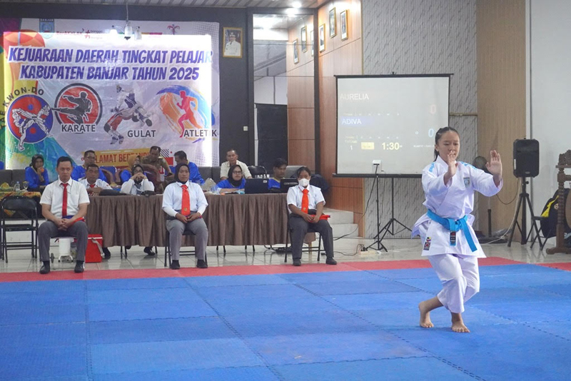 D:\2025\Februari 2025\13 Februari 2025\5\Hal 5\Salah satu karateka memperlihatkan kebolehannya.jpg