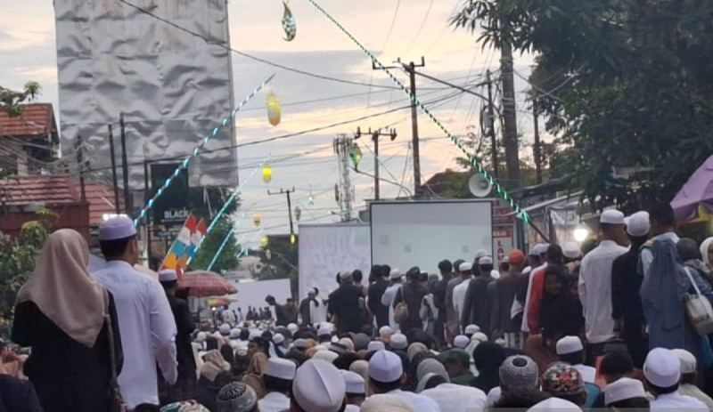 D:\2025\Februari 2025\27 Februari 2025\5\Jamaah menghadiri Haul Ke-5 KH Ahmad Zuhdianoor atau Guru Zuhdi.jpg