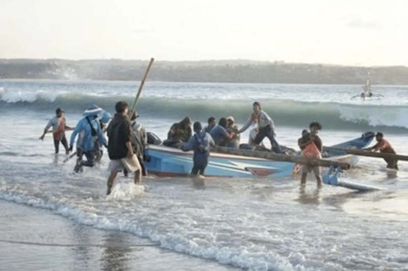 D:\2025\Maret 2025\10 Maret 2025\2\Waspada Gelombang Tinggi 2,5 Meter.jpg