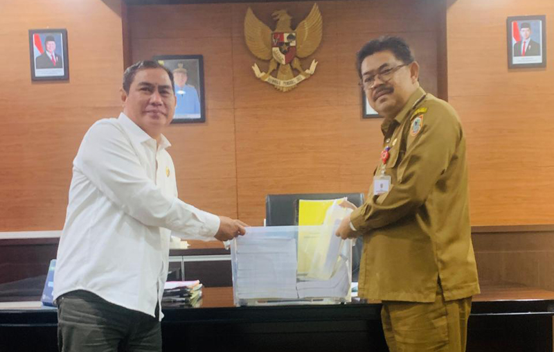 D:\2025\Maret 2025\12 Maret 2025\2\PWI Serahkan Laporan HPN.jpg