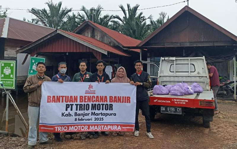 D:\2025\Maret 2025\12 Maret 2025\5\hal 5\PT Trio Motor memberikan bantuan sembilan bahan pokok.JPG