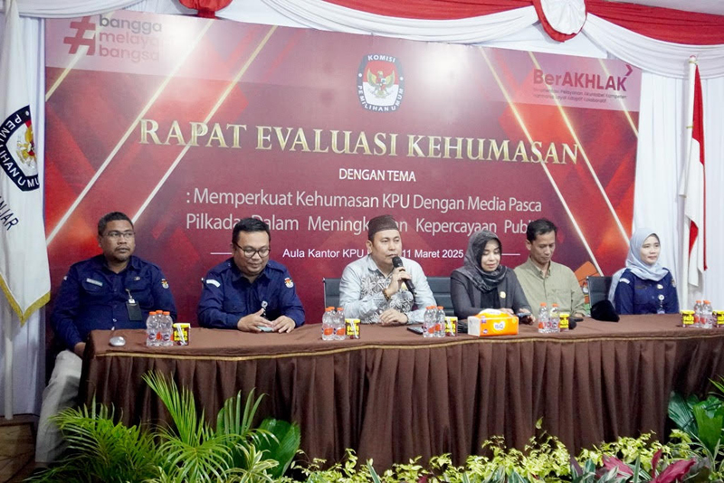 D:\2025\Maret 2025\13 Maret 2025\5\hal 5\KPU Kabupaten Banjar mengadakan Rapat Evaluasi.jpg