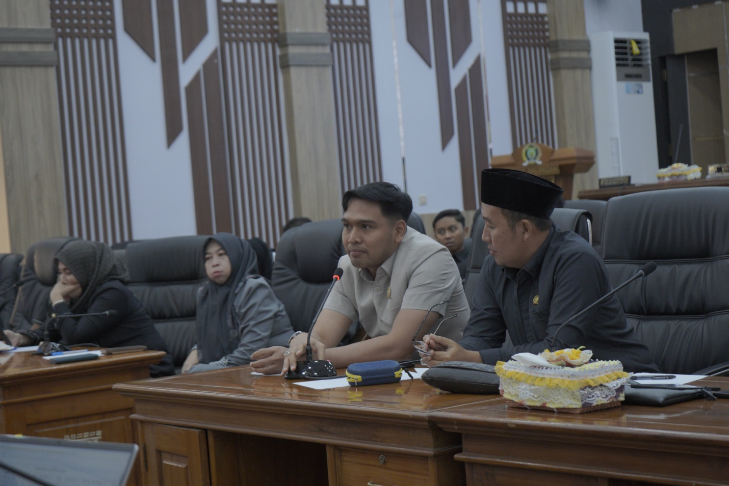 D:\2025\Maret 2025\19 Maret 2025\2\Masyarakat Keluhkan Pelayanan RSDKH.jpg