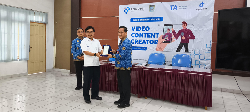 D:\2025\Maret 2025\19 Maret 2025\5\hal 5\Kepala DKISP Kabupaten Banjar HM Aidil Basith (kanan).jpg