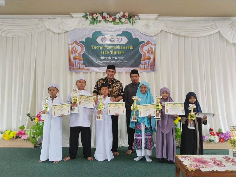 D:\2025\Maret 2025\24 Maret 2025\5\hal 5\Para pemenang Juara 1 - 3 Putra Putri dalam Energi.jpg