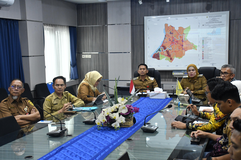 D:\2025\Maret 2025\5 Maret 2025\5\hal 5\WALIKOTA Banjarmasin HM Yamin dan Wakil Walikota Hj Ananda saat menerima audiensi.jpg