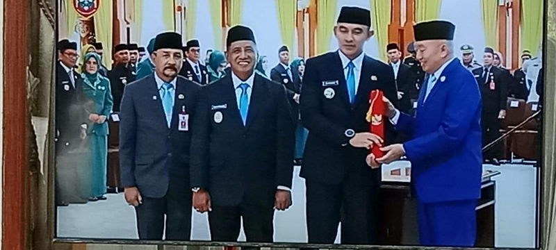 D:\2025\Maret 2025\6 Maret 2025\2\2\New Folder\Bupati dan Wabup Terima SK Kemandagri.jpg