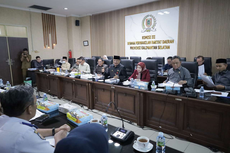 D:\2025\April 2025\11 April 2025\2\Pansus III Kupas Materi LKPj TA 2024.jpg