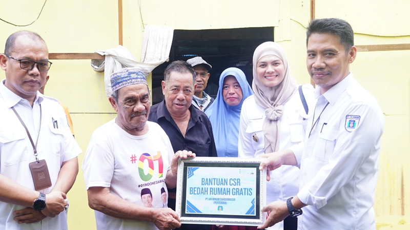 D:\2025\April 2025\25 April 2025\5\hal 5\Dirut PAM Bandarmasih Muhammad Ahdiat dan Wawali.jpg