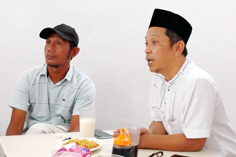 D:\2025\April 2025\8 April 2025\5\hal 5\Tokoh masyarakat yang kritis Edy Saefuddin (kanan) saat memberikan.jpg