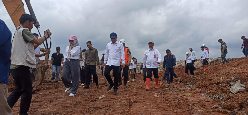 D:\2025\Mei 2025\22 Mei 2025\2\22\New Folder\Menteri Hanif Tinjau TPA Hatiwin.jpg