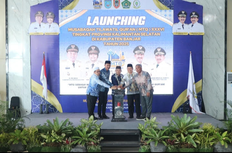 D:\2025\Mei 2025\26 Mei 2025\5\hal 5\Bupati Banjar H Saidi Mansyur dan wakilnya Habib Idrus Al Habsyi bersama Pj Sekdaprov Kalsel HM Syarifuddin,.jpg