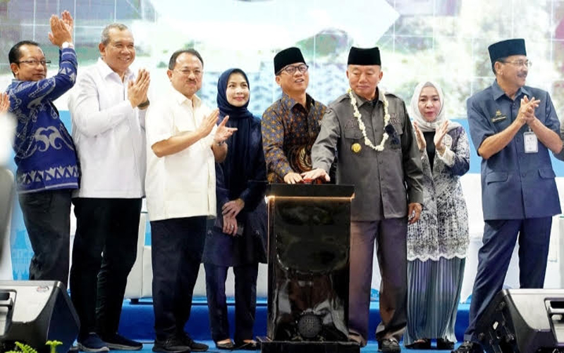 D:\2025\Mei 2025\26 Mei 2025\5\hal 5\Gubernur Kalimantan Selatan H Muhiddin (kanan) bersama Menteri Desa PDT Yandri Susanto.jpg