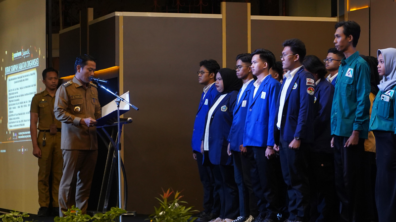 D:\2025\Mei 2025\27 Mei 2025\5\hal 5\Wali Kota Banjarmasin HM Yamin melantik 4 organisasi pemuda.jpg