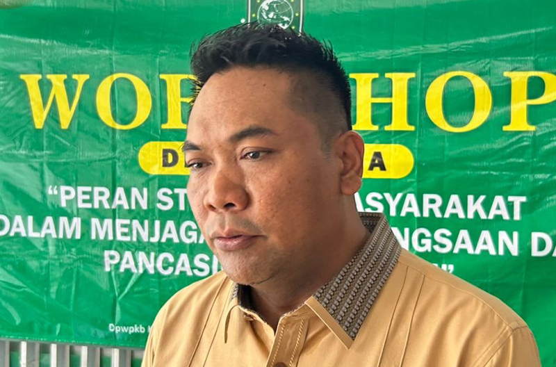 D:\2025\Mei 2025\7 Mei 2027\2\Deddy Apresiasi Program KUR Bank Kalsel.jpg