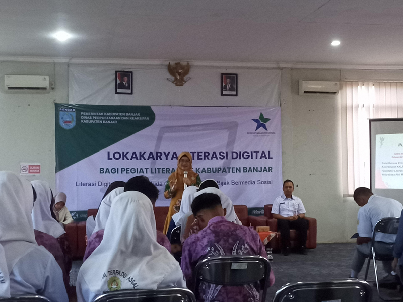 D:\2025\Mei 2025\8 Mei 2025\5\hal 5\Narasumber dari Balai Bahasa Kalimantan Selatan Musdalipah.jpg