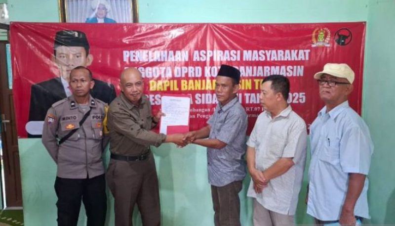 D:\2025\Juli 2025\1 Juli 2025\5\hal 5\Anggota DPRD Kota Banjarmasin Tugiatno saat melaksanakan reses masa.jpg