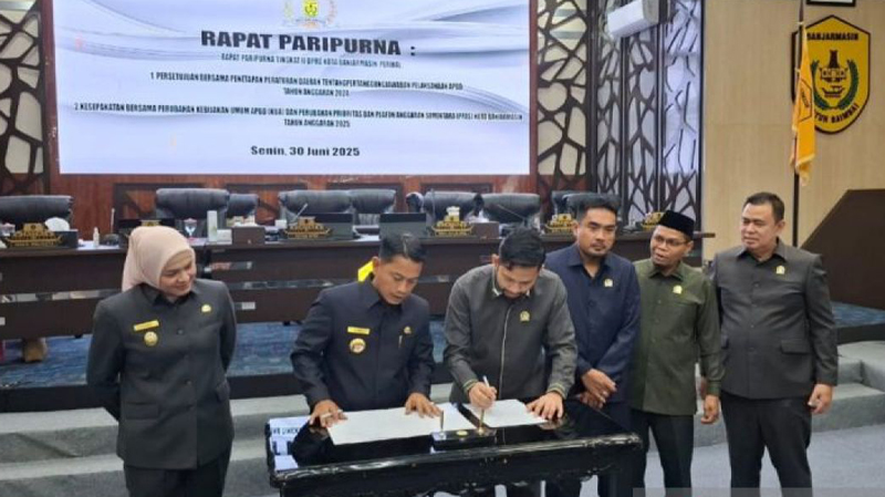 D:\2025\Juli 2025\1 Juli 2025\5\hal 5\Wali Kota Banjarmasin H Muhammad Yamin HR didampingi Wakilnya Hj Ananda dan Ketua DPRD Kota.jpg