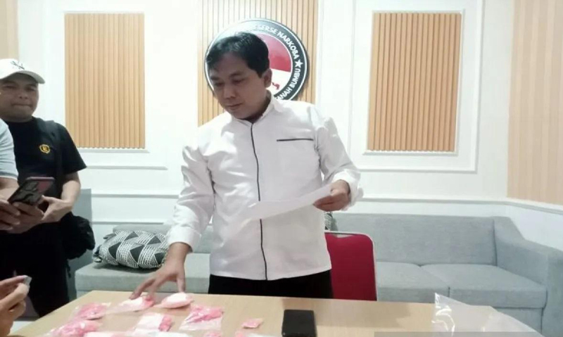 D:\2025\Juni 2025\19 Juni 2025\2\2\New Folder\Petugas Tangkap Pengedar Narkoba Asal Kandangan.jpg