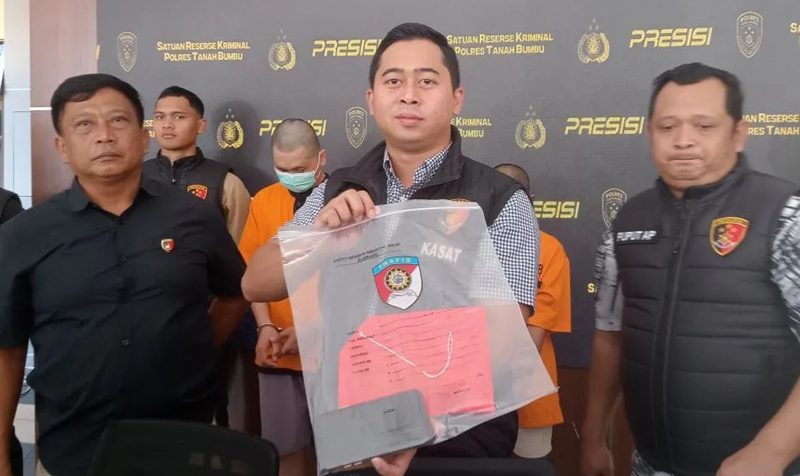 D:\2025\Juni 2025\19 Juni 2025\2\Pasangan Sesama Jenis Diringkus Macan Tanbu.jpg