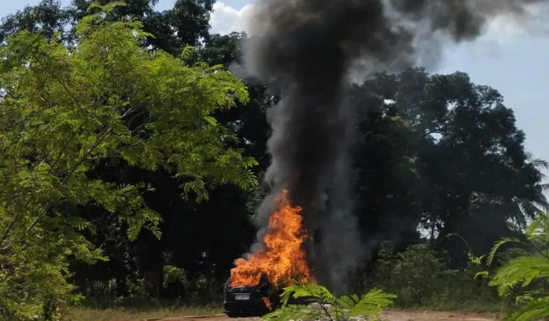 D:\2025\Juni 2025\2 Juni 2025\2\Mobil Avanza Terbakar Usai Isi BBM.jpg