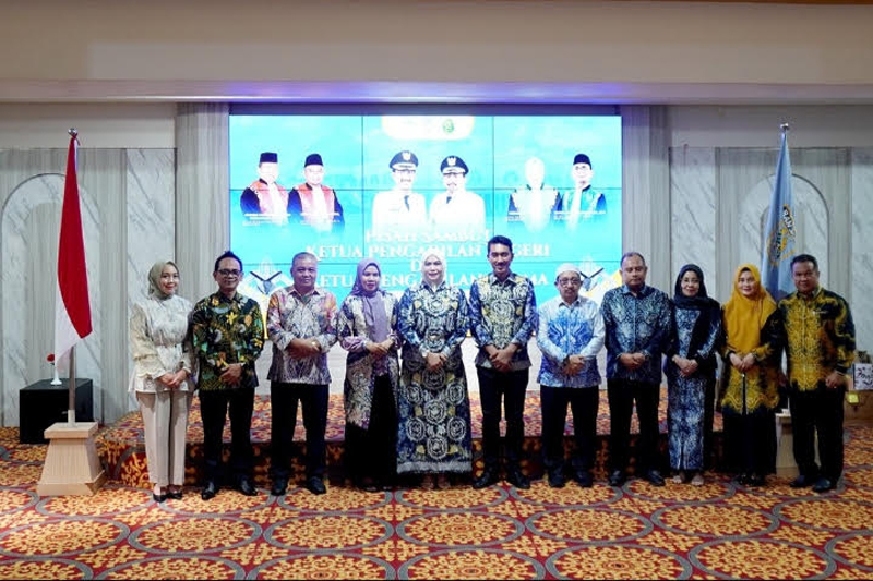D:\2025\Juni 2025\26 Juni 2025\5\hal 5\Bupati Banjar H Saidi Mansyur didampingi isteri Hj Nurgita Tiyas.jpg