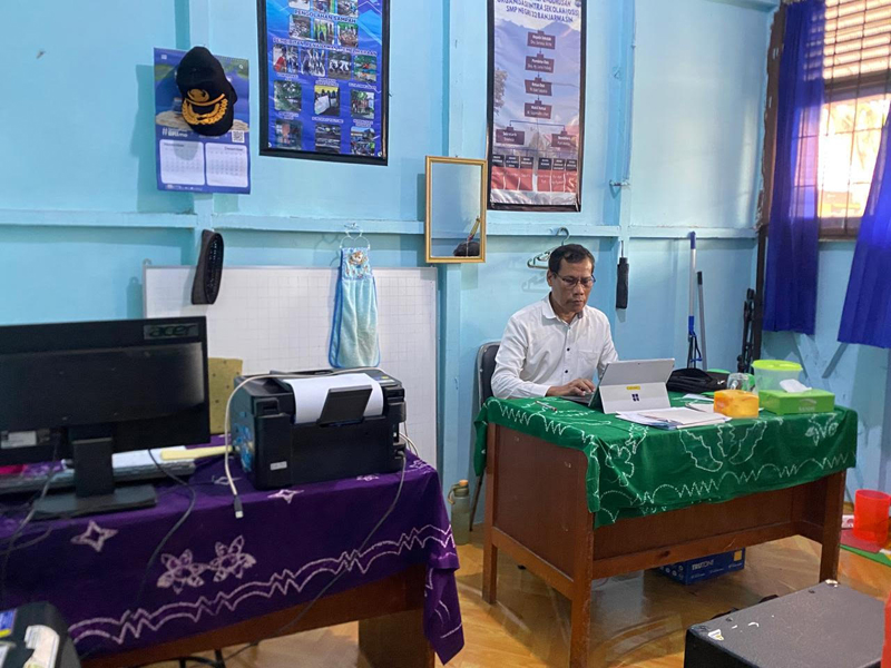 D:\2025\Juni 2025\26 Juni 2025\5\hal 5\Panitia penerimaan peserta didik di SMPN 32 masih menunggu pendaftaran secara offline.jpg