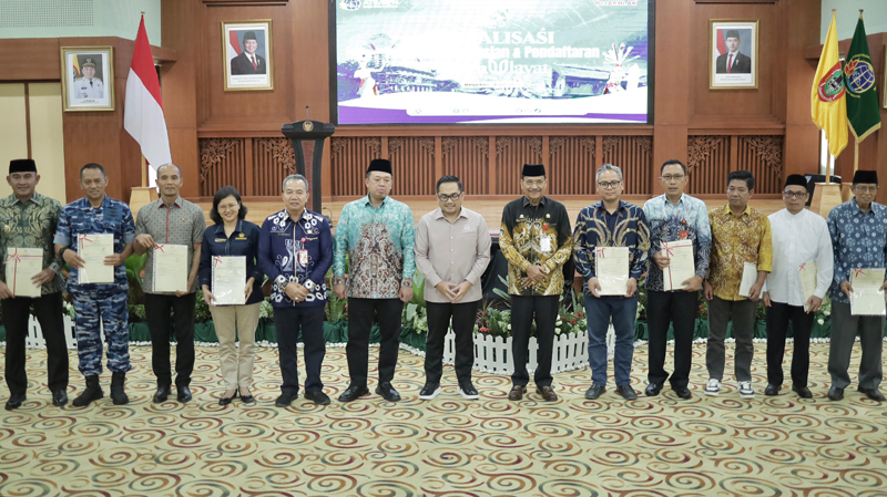 D:\2025\Agustus 2025\1 Agustus 2025\5\hal 5\Ketua DPRD Provinsi Kalimantan Selatan (Kalsel) H. Supian HK menghadiri.jpg