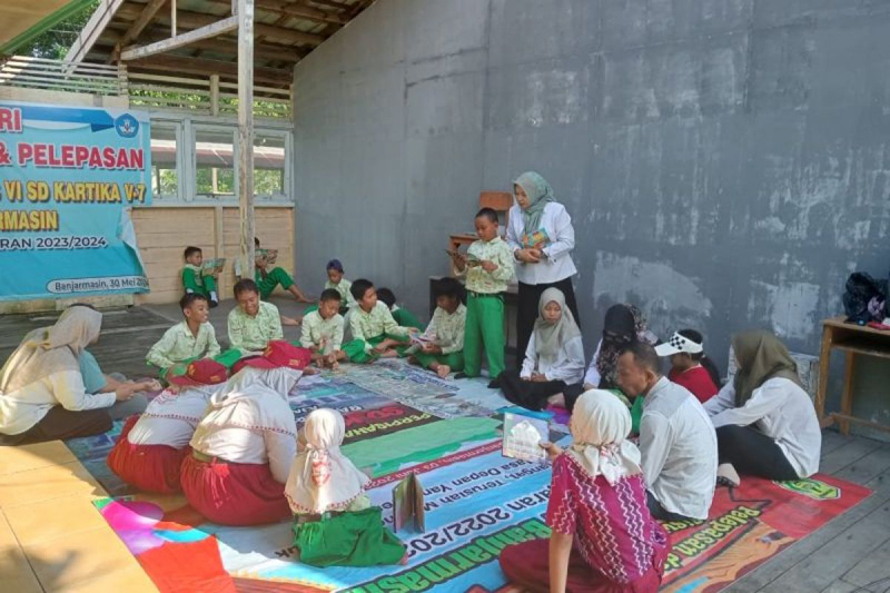 D:\2025\Juli 2025\10 Juli 2025\5\hal 5\Aktivitas belajar mengajar di SD Kartika V-7 Banjarmasin yang diikuti sisw.jpg