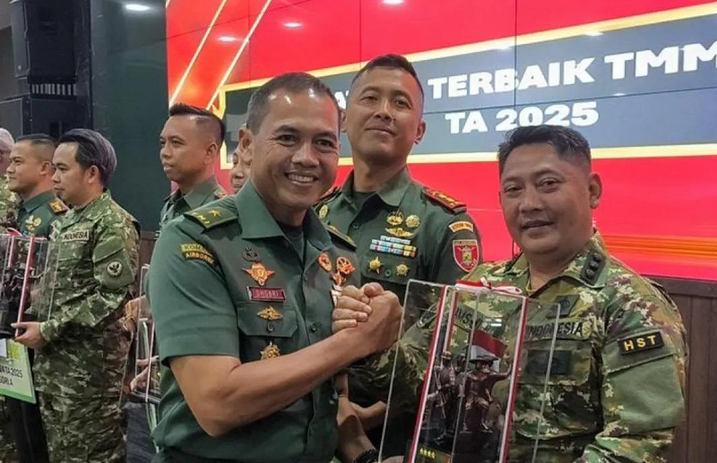 D:\2025\Juli 2025\11 Juli 2025\2\222\New Folder\Bupati HST Terima Penghargaan dari KSAD.jpg