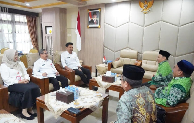 D:\2025\Juli 2025\14 Juli 2025\5\hal 5\Bupati Banjar H Saidi Mansyur (kanan) didampingi Asisten.jpg