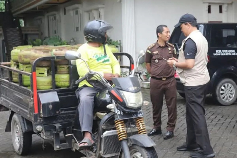 D:\2025\Juli 2025\15 Juli 2025\2\Disdag HSS Tingkatkan Pengawasan LPG 3 Kg.jpg