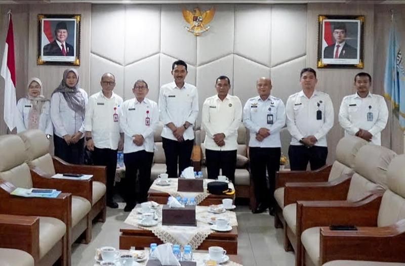 D:\2025\Juli 2025\15 Juli 2025\5\hal 5\Bupati Banjar H Saidi Mansyur didampingi Plt Asisten.jpg