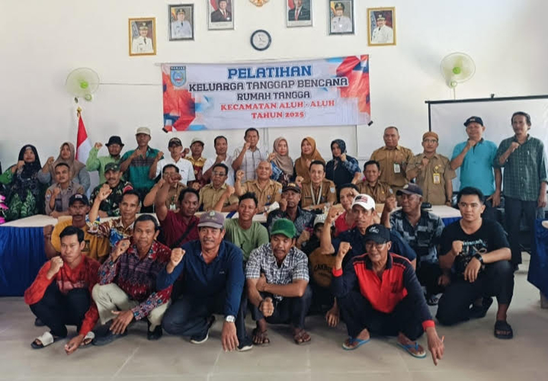 D:\2025\Juli 2025\17 Juli 2025\5\hal 5\Jajaran BPDB Banjar, Kecamatan Aluh-aluh dan warga setempat, foto bersama.jpg
