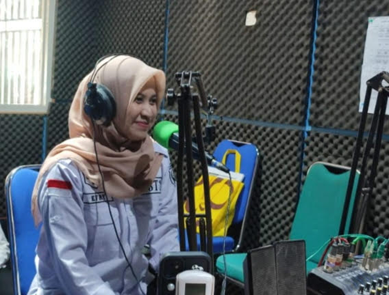 D:\2025\Juli 2025\2 Juli 2025\5\hal 5\Efriyani memberikan penjelasan tentang Aplikasi Padat Langsing - Copy.jpg