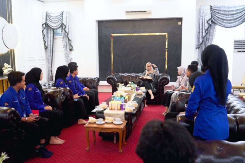 D:\2025\Juli 2025\21 Juli 2025\5\hal 5\Wali Kota Banjarbaru Erna Lisa Halaby menerima audiensi dengan Pengurus Pawadahan Nanang.jpg