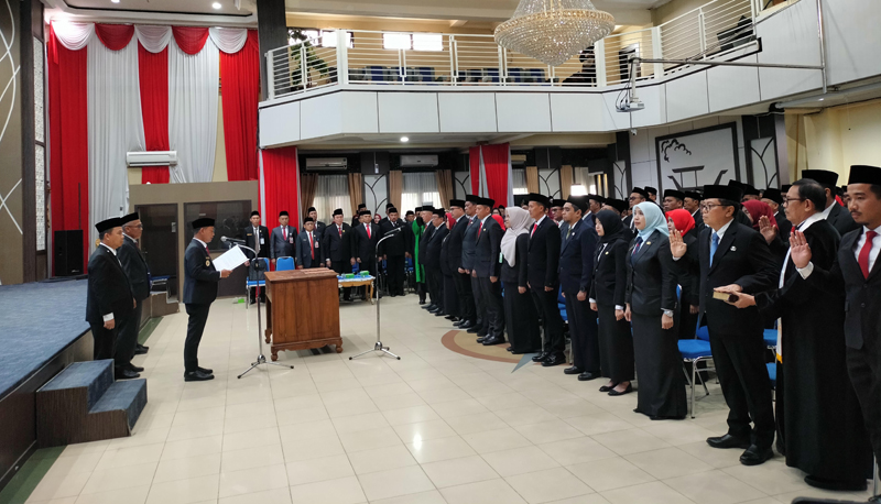 D:\2025\Juli 2025\22 Juli 2025\5\hal 5\hal 5\Prosesi pelantikan administrator dan pengawas di lingkungan pemko Banjarmasin.jpg