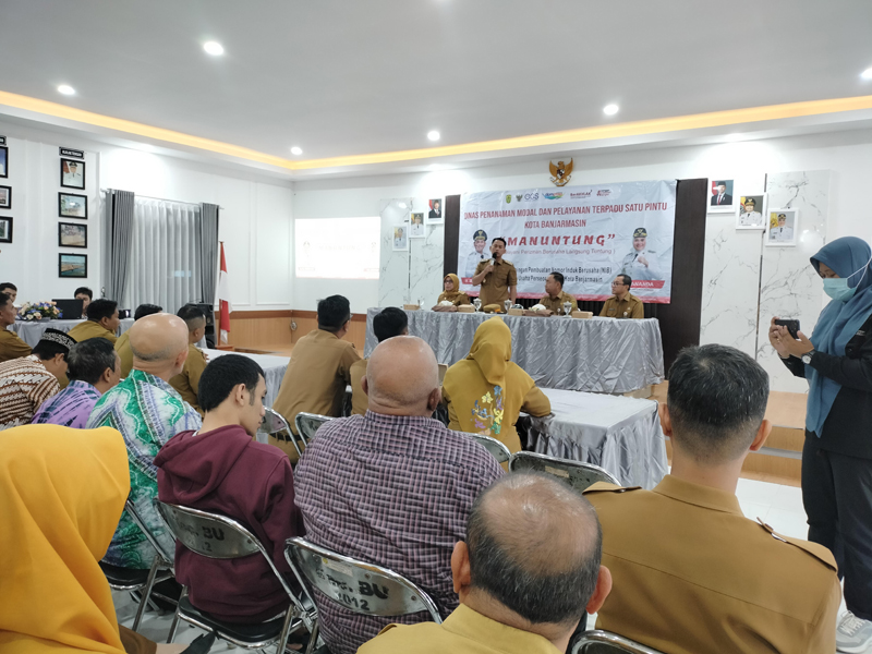 D:\2025\Juli 2025\23 Juli 2025\5\hal 5\WALIKOTA M Yamin memberikan arahan sebelum penyerahan NIB.jpg