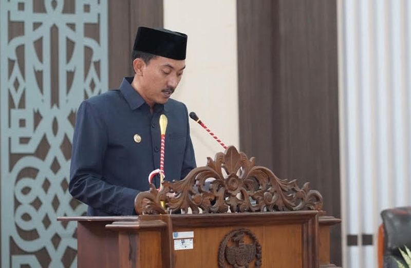 D:\2025\Juli 2025\25 Juli 2025\5\hal 5\Bupati Banjar H Saidi Mansyur menyampaikan raperda.jpg