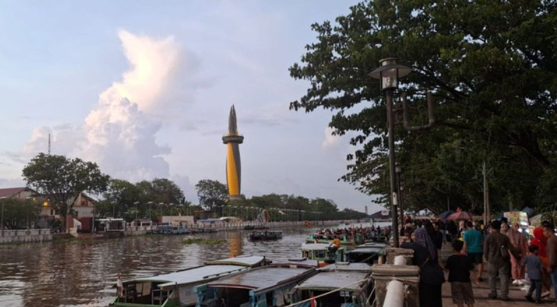D:\2025\Juli 2025\28 Juli 2025\5\hal 5\Sejumlah transportasi perairan atau kelotok di Objek Wisata Siring Sungai.jpg